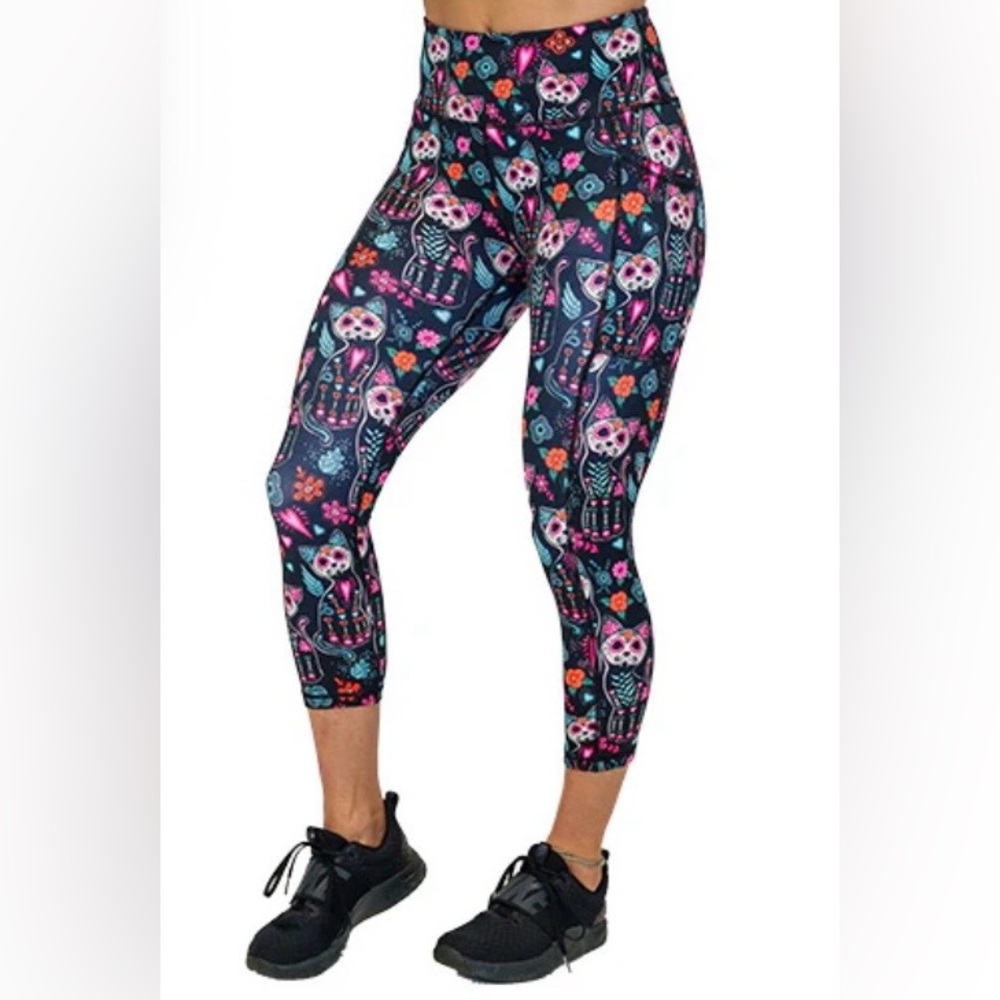 CVG CONSTANTLY VARIED GEAR Spookitty
CAPRI Leggings Size Small